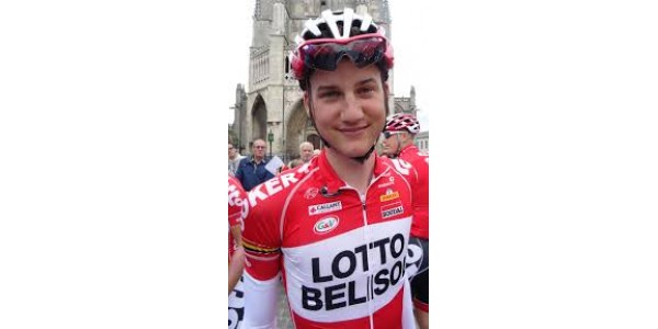 Tim Wellens, de l'équipe UAE Team Emirates, remporte le championnat en solitaire